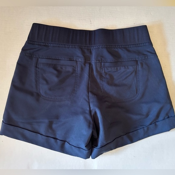 Athleta Mid-Town cuffed leg shorts in navy blue Sz 2.  L7 - Picture 2 of 7